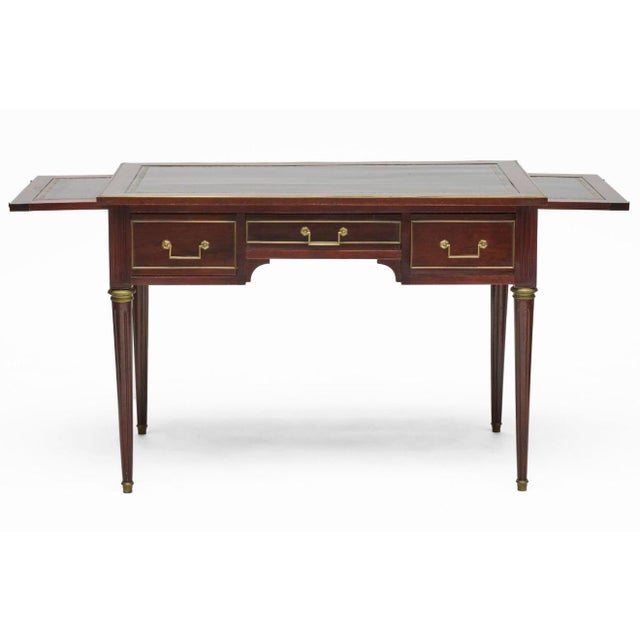 A very elegant place to address your dinner invitations or create your placement or even run your home business Fitted...