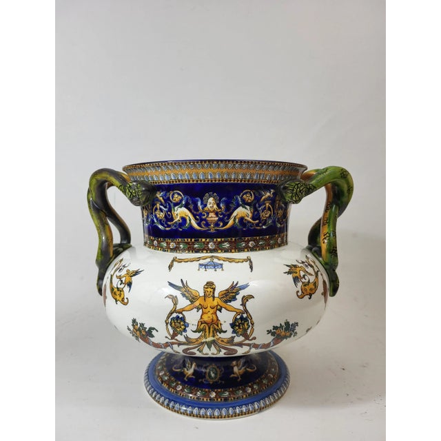 Important vase / pot cover in stamped Gien earthenware (19th century). Vase in the shape of a Medici, handles in the shape...
