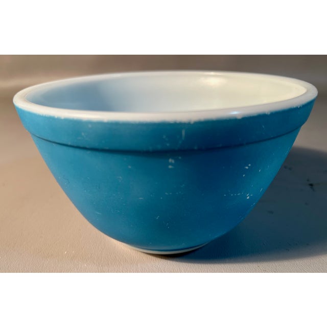 1940s Set 4 Pyrex Mixing Bowls Primary Colors Original 1940s No Numbers Footed Bases Rolled Rims Nesting Bowls For Sale - Image 5 of 13