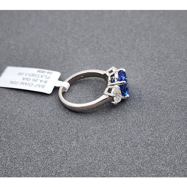 5.25 Ct Gia Certified Oval-Cut Natural Ceylon Sapphire & Diamond Ring Size 6.5 For Sale In Chicago - Image 6 of 9