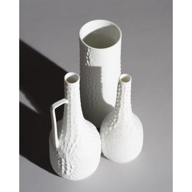 Reptile Relief Bisque Porcelain Vases by Manfred Frey for AK Kaiser, Germany, 1970s, Set of 3 For Sale - Image 4 of 18