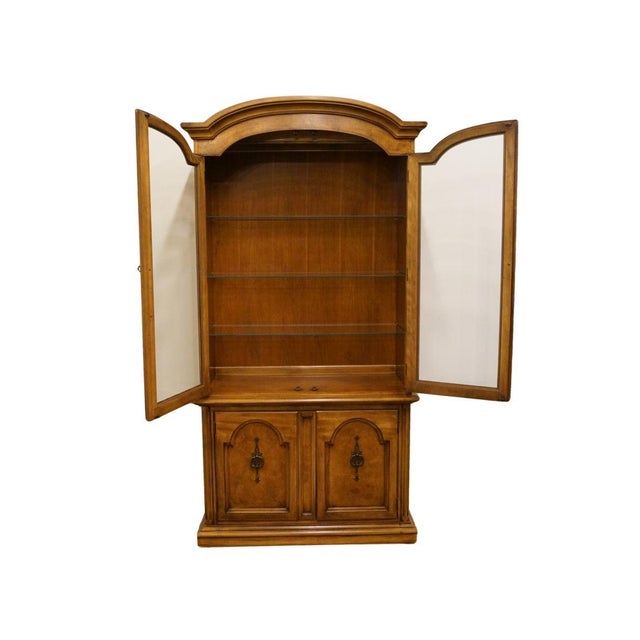 20th Century Traditional Thomasville Huntley Furniture ...