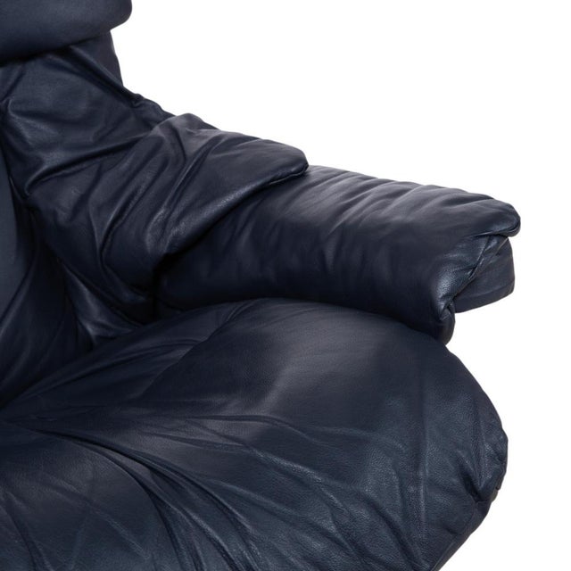 Animal Skin Set of Black Leather Reno Recliner and Ottoman with Manual Function from Stressless For Sale - Image 7 of 18