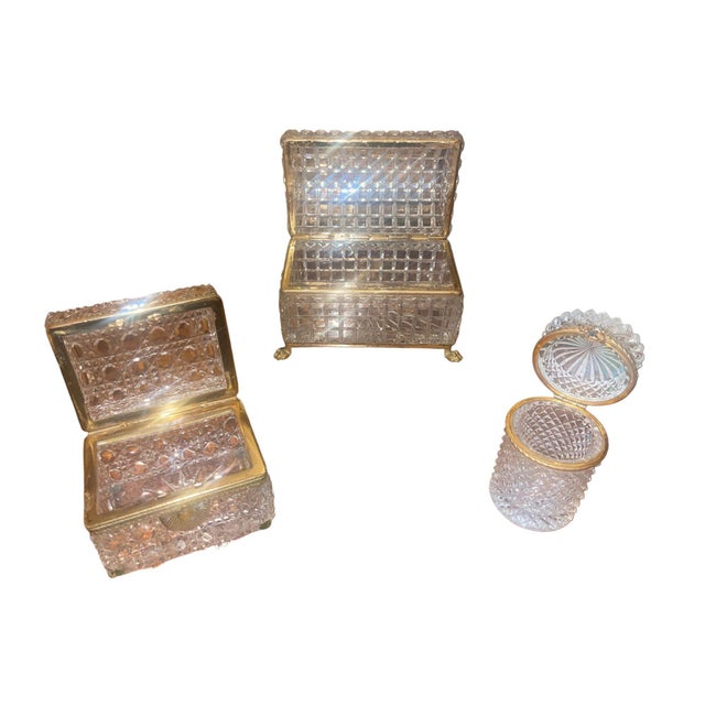 Transparent Exceptional Set of Three Baccarat Crystal Jewelry Boxes. Late 19th Century. For Sale - Image 8 of 8