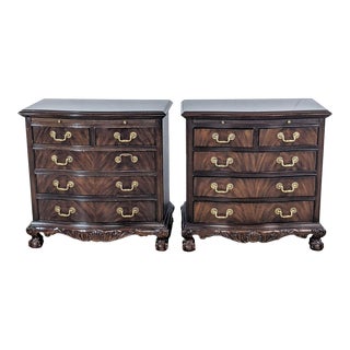 1990s Pair of Vintage Drexel Heritage Chippendale Style Nightstands For Sale