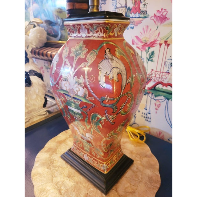 Vintage Chinoiserie Gold Red Gold Inlay Ginger Jar Vase Style Seagrass Shade Table Lamp For Sale - Image 10 of 11