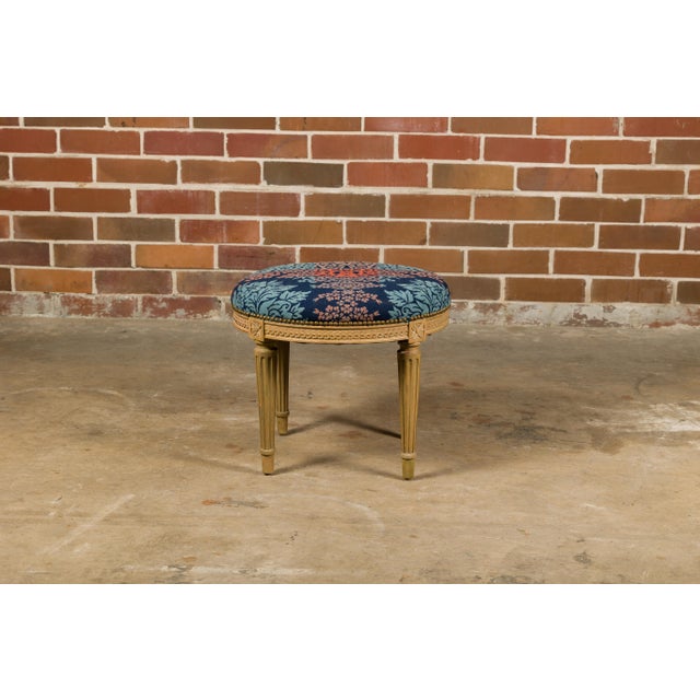 Early 20th Century French Neoclassical Style 1920s Painted Stool with Carved Apron and Fluted Legs For Sale - Image 5 of 12