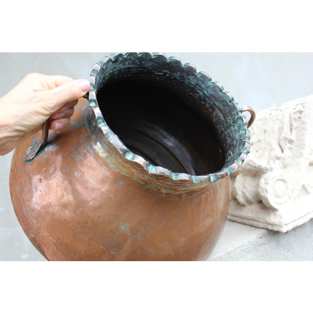 Large Hand-Hammered Copper Vase with Scalloped Rim, 1890s For Sale - Image 4 of 10