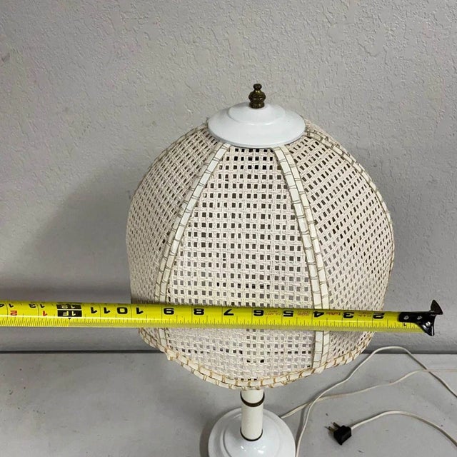 Vintage Mid-Century Modern White Faux Bamboo Wicker Shade Table Lamp For Sale - Image 4 of 4