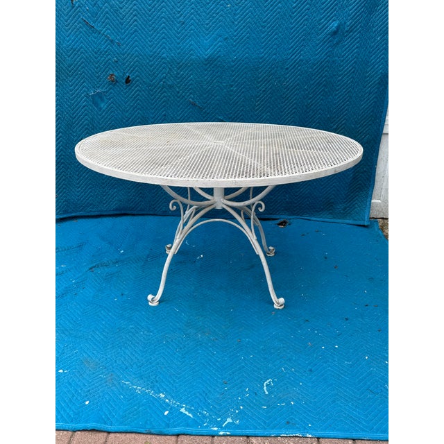 White Mid Century Scroll Leg Wrought Iron Patio Set of 5 For Sale - Image 8 of 12