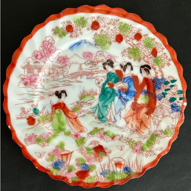 1920’s Antique Japanese Chinoiserie Hand Painted Traditional Geisha Girl & Pagoda Plates & Small Bowls - a 25 Piece Set For Sale - Image 10 of 12