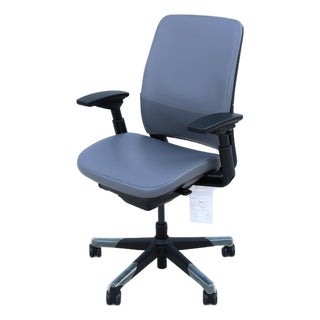 Steelcase New Amia Executive Ergonomic Office Chair Gray Vinyl, Fully Adjustable For Sale