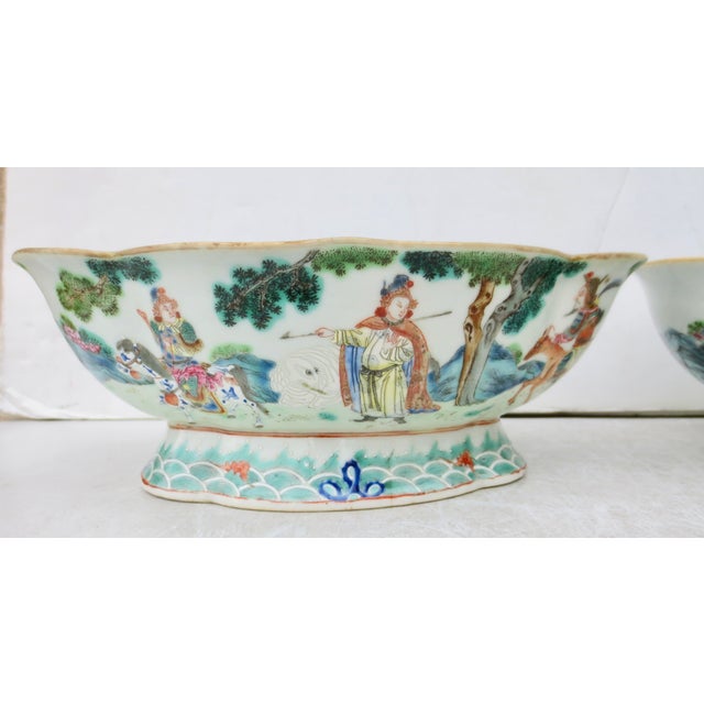 Chinese Pair of Antique Chinese Rose Medallion Bowls- A Pair of 2 For Sale - Image 3 of 17