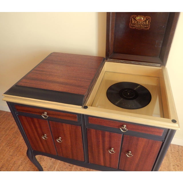 1900 - 1909 20th Century Traditional Bespoke Liquor Cabinet For Sale - Image 5 of 8