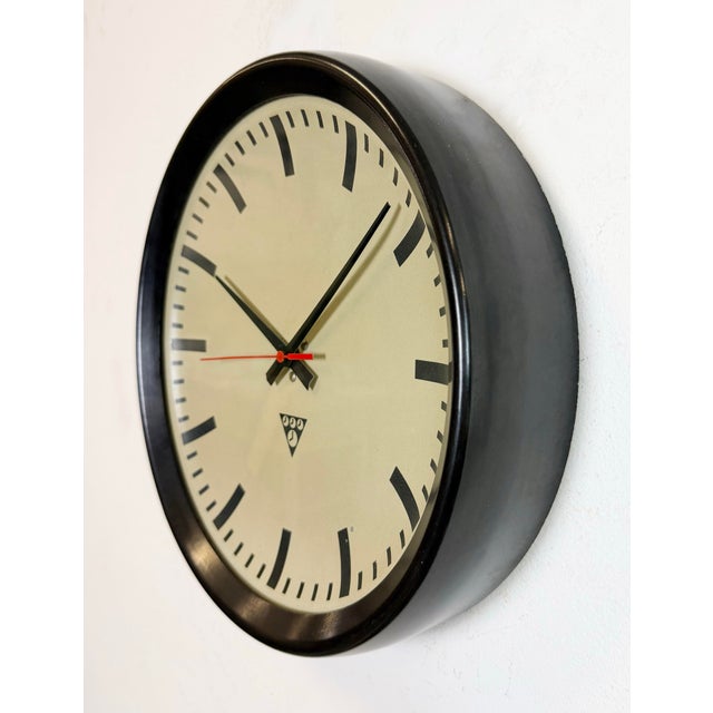 Industrial Industrial Brown Bakelite Factory Wall Clock from Pragotron, 1960s For Sale - Image 3 of 18