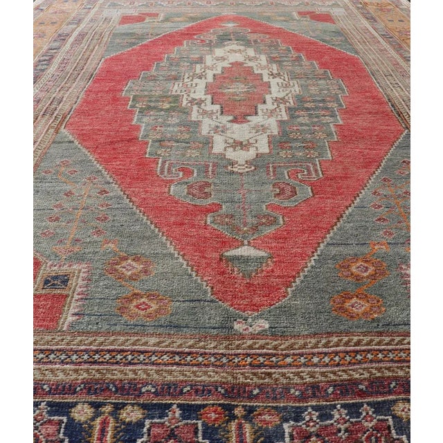 Tribal Mid 20th Century Vintage Turkish Oushak Rug Medallion Design in Red Gray and Orange For Sale - Image 3 of 13