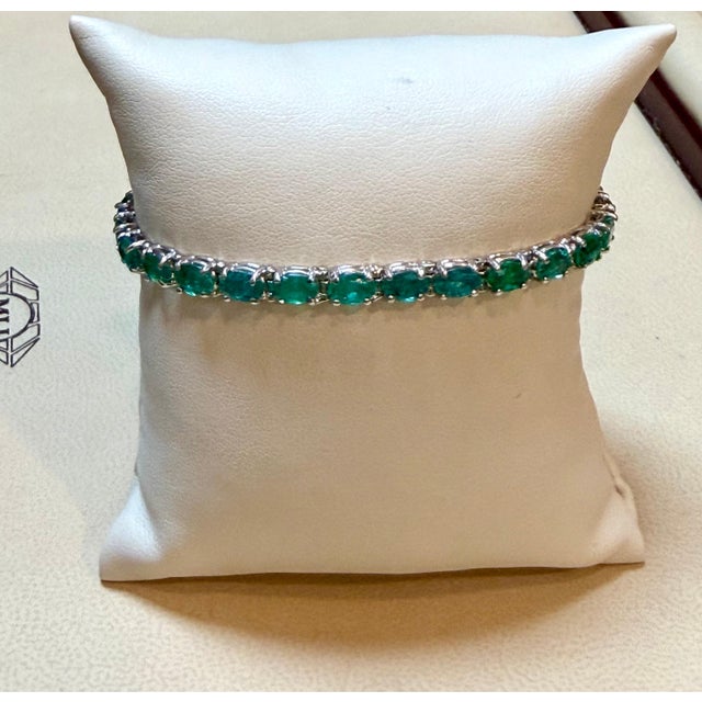 Metal 14 Carat Natural Emerald Cocktail Tennis Bracelet 14 Karat White Gold For Sale - Image 7 of 8