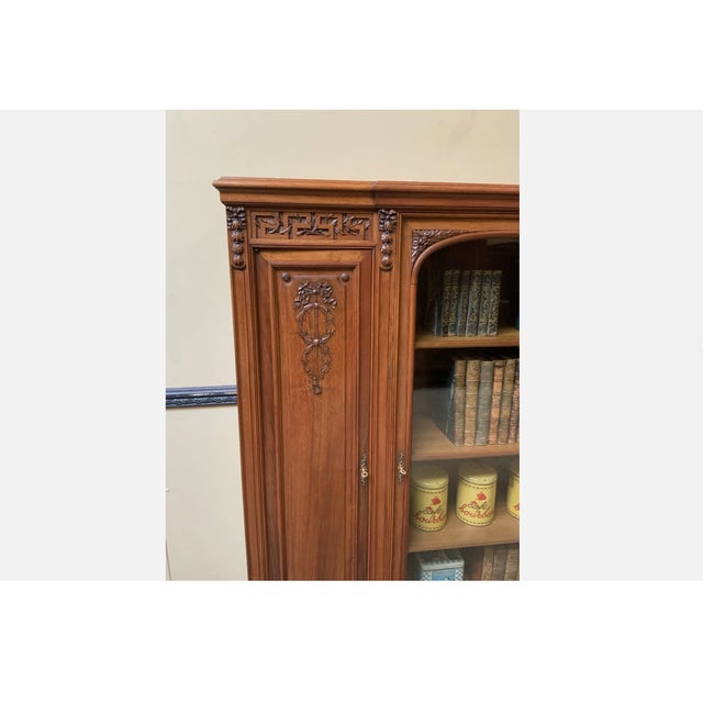 1910s Antique Art Nouveau Bookcase in Walnut, 1910 For Sale - Image 5 of 12