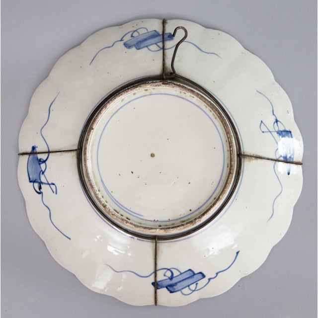 Antique 19th Century Japanese Meiji Period Imari Scalloped Charger Plate For Sale In Houston - Image 6 of 7
