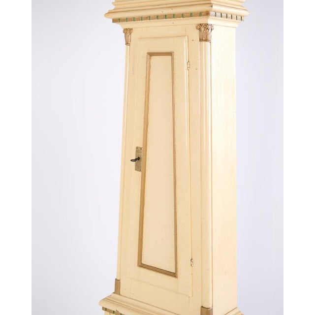 White Painted Frøken Clock with Decorative Details, Bornholm, 1790s For Sale - Image 6 of 15