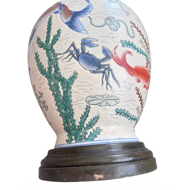 Vintage Chinese Hand-Painted Ceramic Chinoiserie Table Lamp With Brass Mounts For Sale - Image 4 of 7