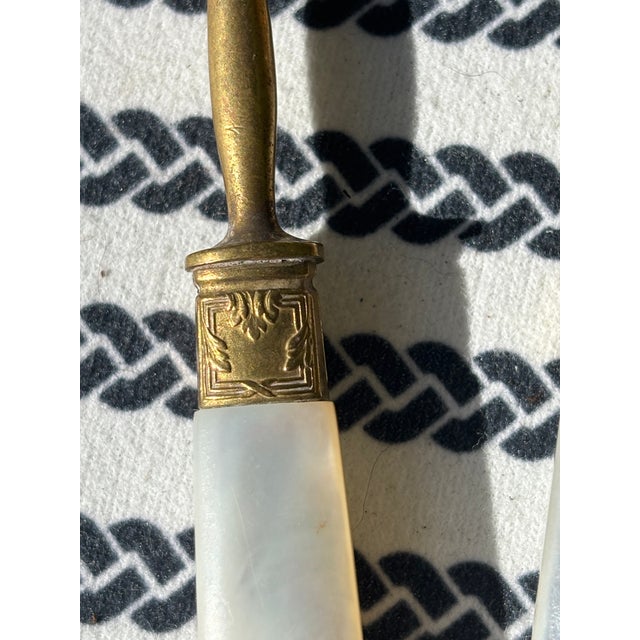 Antique 19th Century Mother-of-Pearl Handle Dessert Spoons / Coffee Spoons - Set of 4 For Sale - Image 12 of 14