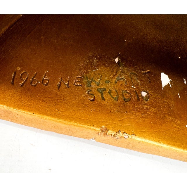 Vintage Italian Style Gold Gilt Plaster Wall Pocket by New Art Studio, 1966 - Hollywood Regency, Mid-Century, Old World Charm For Sale In Houston - Image 6 of 10