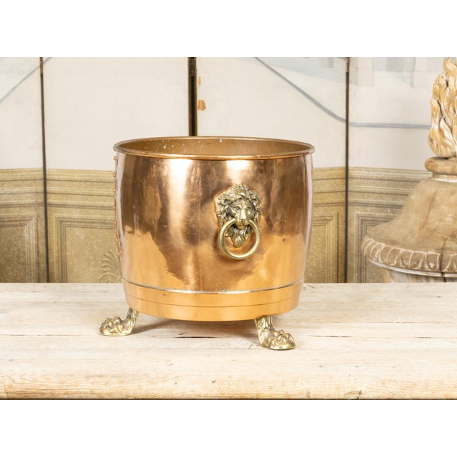 English Turn of the Century 1900s Copper and Brass Planter with Lion Paw Feet For Sale - Image 4 of 10