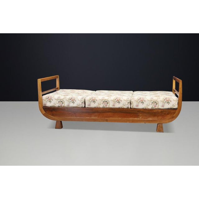 Art Deco Walnut Daybed attributed to Jindřich Halabala, 1930s For Sale - Image 13 of 16