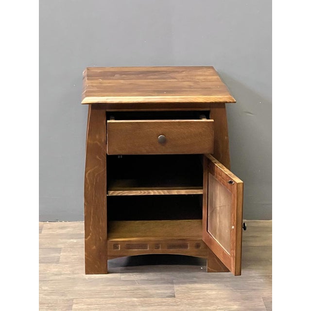 Mission Mission White Oak 1 Drawer 1 Door Inlay End Table - Michael's Cherry For Sale - Image 3 of 4