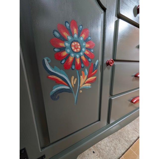 Hand Painted Vintage 1970s St. John’s Table Co. Hand-Painted Green China Hutch | One-of-a-Kind Art Furniture For Sale - Image 10 of 18