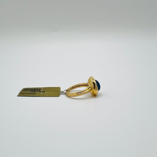 Metal 4 Carat Triangular Blue Sapphire Cabochon Bezel Ring in 18k Yellow Gold, Size 6.5 For Sale - Image 7 of 8