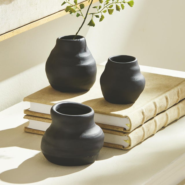 Kenneth Ludwig Chicago Tabitha Bud Vases, Set Of 3 For Sale - Image 4 of 4
