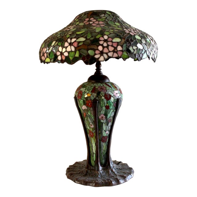 Gorgeous Tiffany-Style Art Nouveau Lamp With Bronze Base For Sale