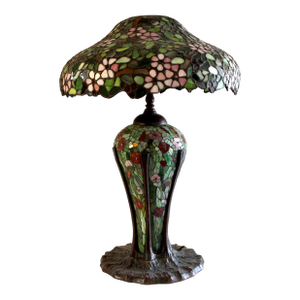 Gorgeous Tiffany-Style Art Nouveau Lamp With Bronze Base