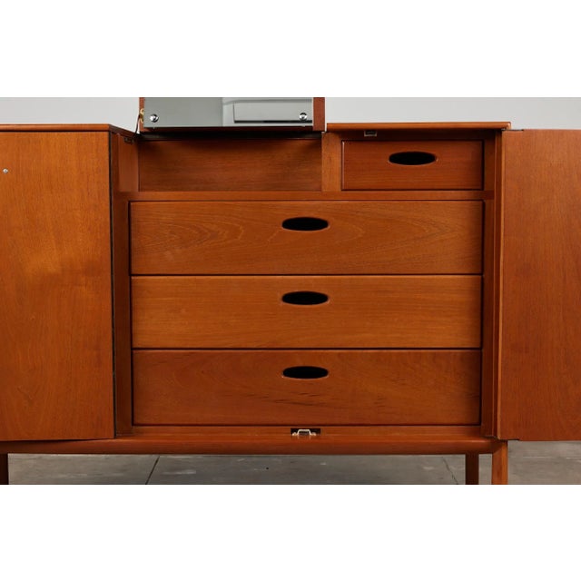 Mount Airy Furniture Vanity Dresser For Sale - Image 10 of 13