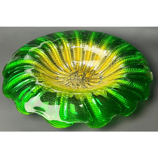 Green 1950s Barovier Attributed Large Mid-Century Murano Art Glass, 24k Gold Infused Hand Blown Bowl For Sale - Image 8 of 10