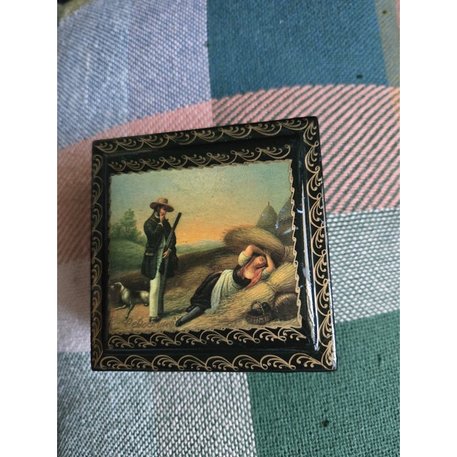 2000 - 2009 Vintage Hand-Painted Fedoskino Lacquer Trinket Box – Rural Genre Scene (2004) For Sale - Image 5 of 12