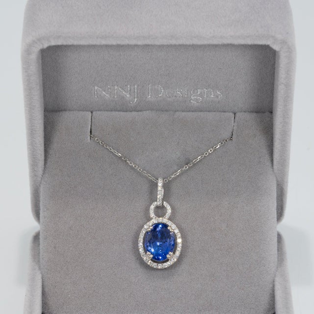 Modern 3.2Ct Tanzanite Pendant With Natural Diamond Accents in Solid 14k Gold, 10x8mm For Sale - Image 3 of 7