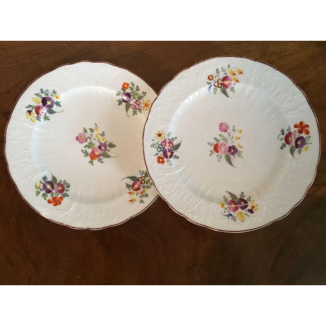 White Early 19th Century English Coalport Porcelain Plates with Floral Sprig Decoration - A Pair For Sale - Image 8 of 10