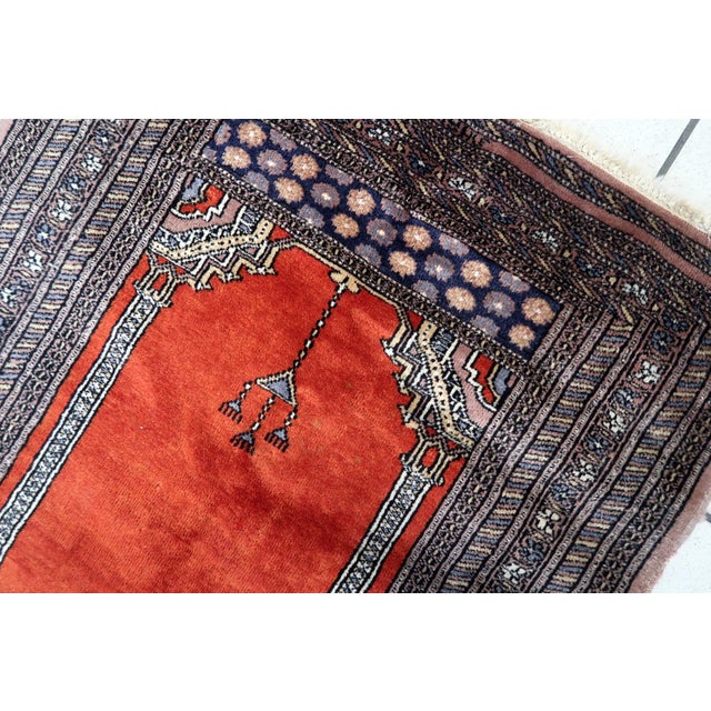 1970s, Handmade Vintage Pakistani Lahore Prayer Rug 2.7' X 3.8' For Sale - Image 13 of 13