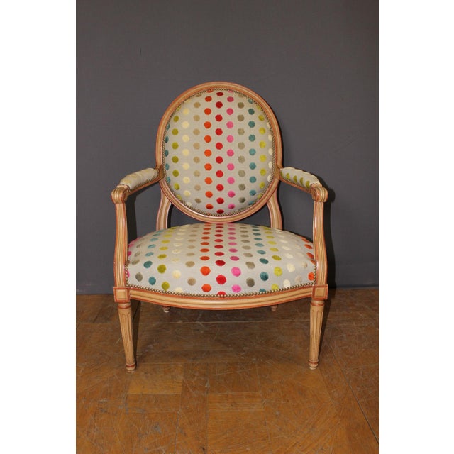 Pair of Louis XVI style armchairs in two-tone painted wood, medallion back, seat height 42 cm, 20th century, set in good...
