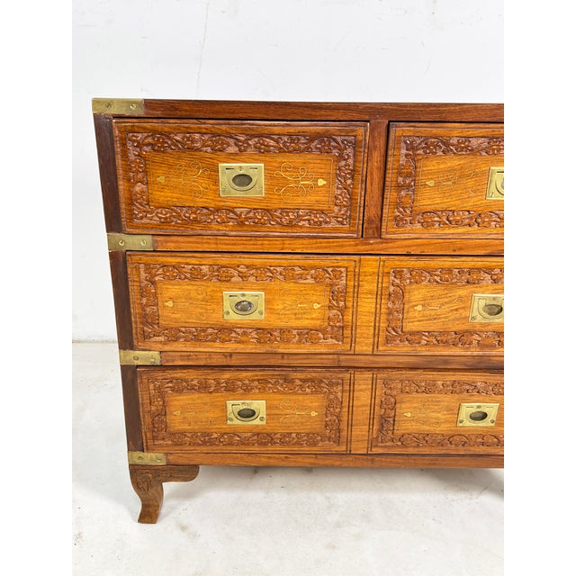 Brown C. 1950s Anglo-Indian Small Campaign Style Rosewood Jewelry Chest With Brass Inlay For Sale - Image 8 of 8