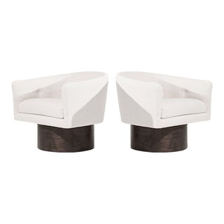 Set of Swivel Chairs on Walnut Supports by Milo Baughman, Circa 1970s For Sale