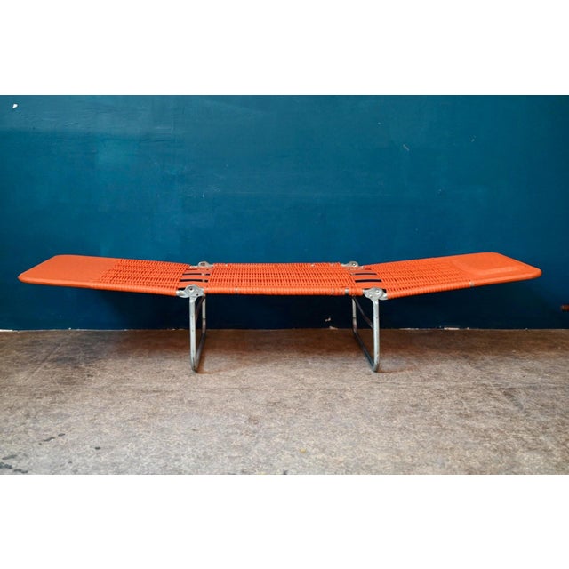 Sunny and delightfully retro, this Kurz sun lounger evokes the carefree, colorful spirit of the 1960s. Its lightweight...