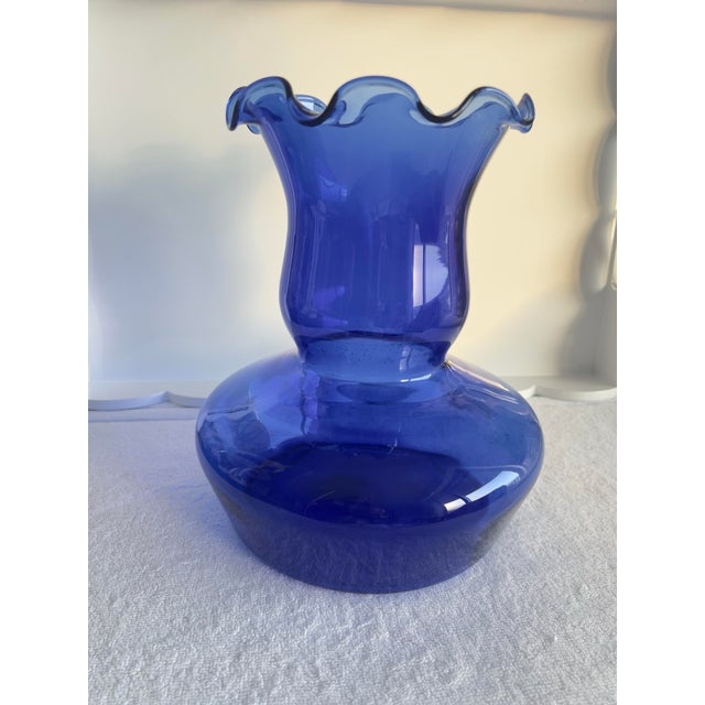 Traditional Vintage Cobalt Blue Blown Glass Vase 10” High Ruffled Edge Made in Colombia For Sale - Image 3 of 7