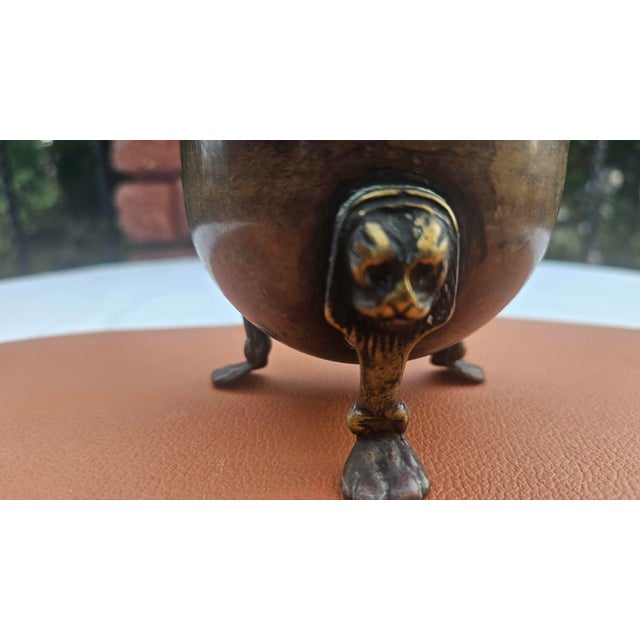 Late 19th-century English brass bowl with lion mask and paw feet, dimensions: height: 8.8 cm, diameter: 11.5 cm.