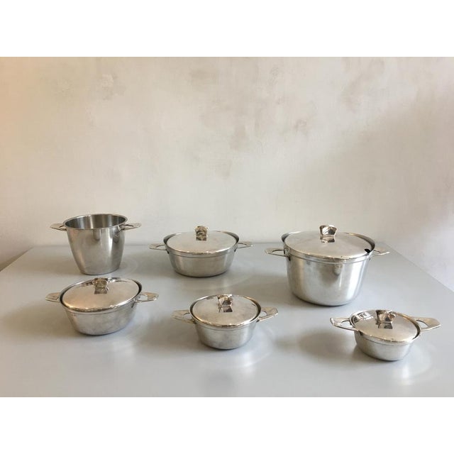 The 6 -part serving dishes consists of different sizes of shells with lids and an ice bucket. The size specified below...