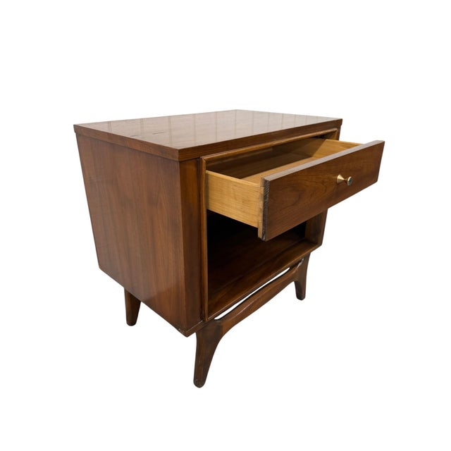 Mid-Century Modern Kent Coffey Insignia Walnut Nightstands - Set of 2 For Sale - Image 9 of 11