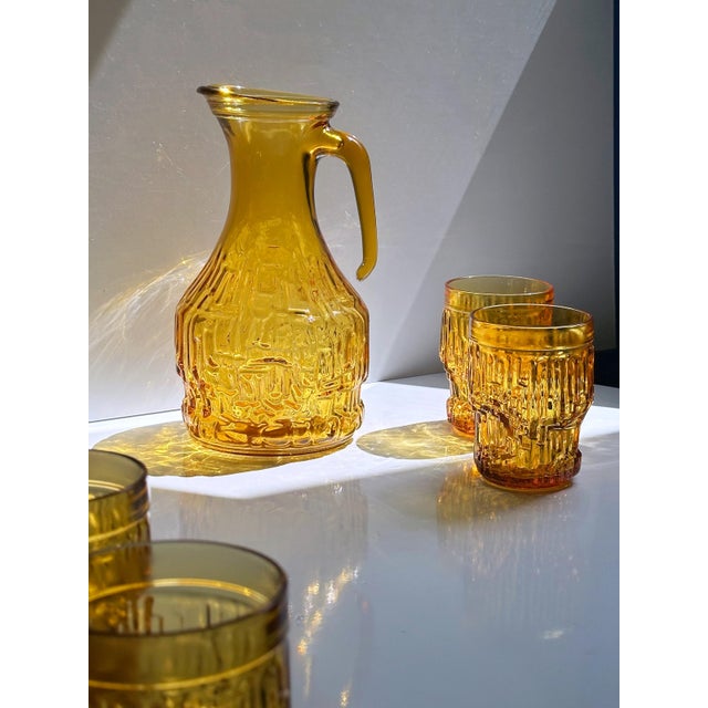 1970s Italian Brutalist Carafe and Glasses from Empoli, 1970s, Set of 7 For Sale - Image 5 of 8